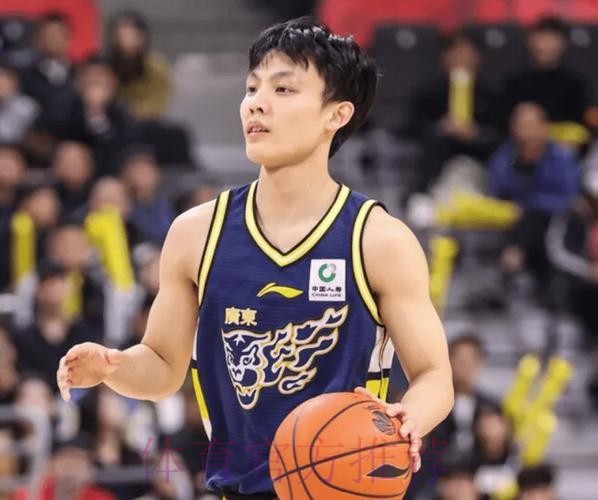 徐杰半场出战14分钟，3中0没有数据入账、正负值+21全场最高